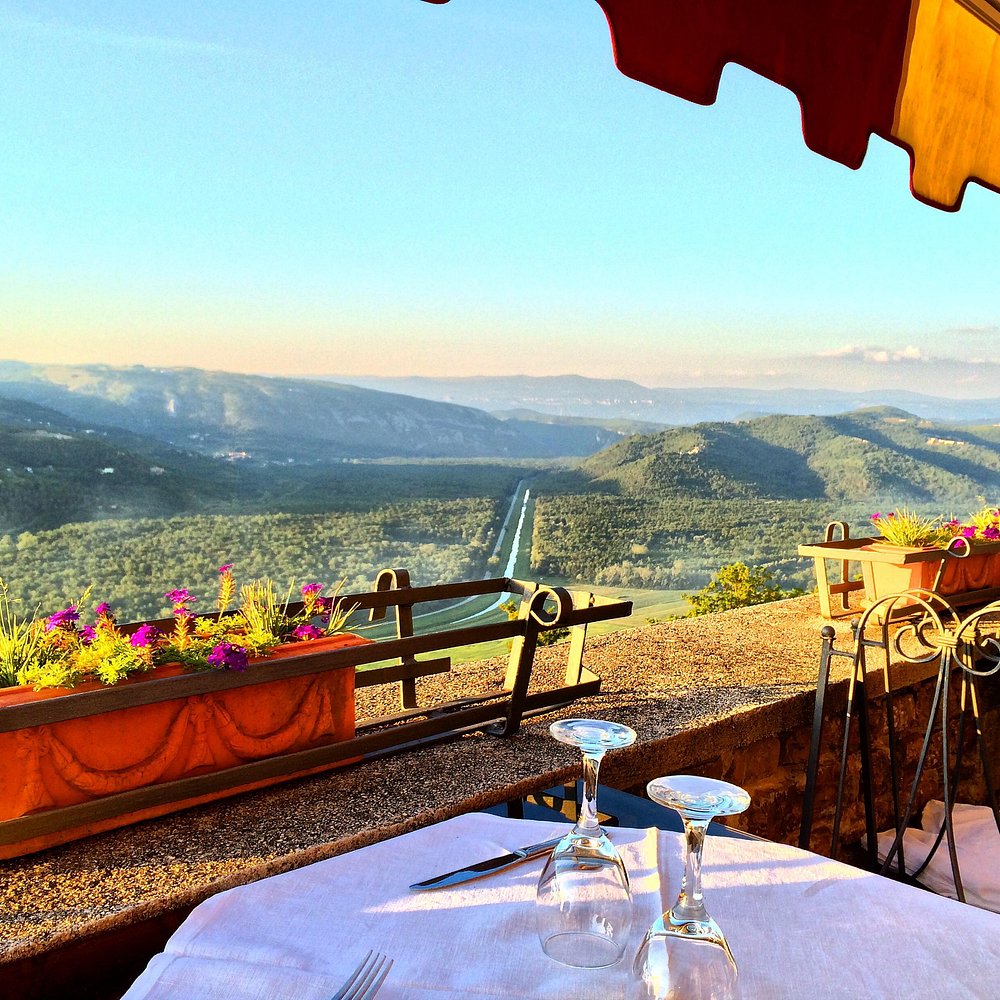 Restoran Pod Napun Motovun – mediterrane Küche mit Talblick
